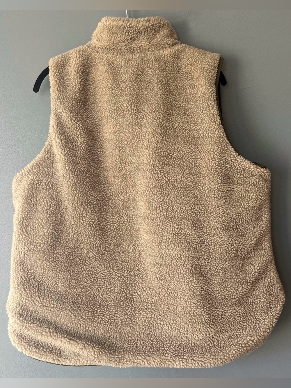 Carhartt Utility Sherpa Lined Reversible Vest in Basil - Picture 7 of 9